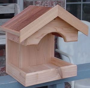 Cedar platform feeder