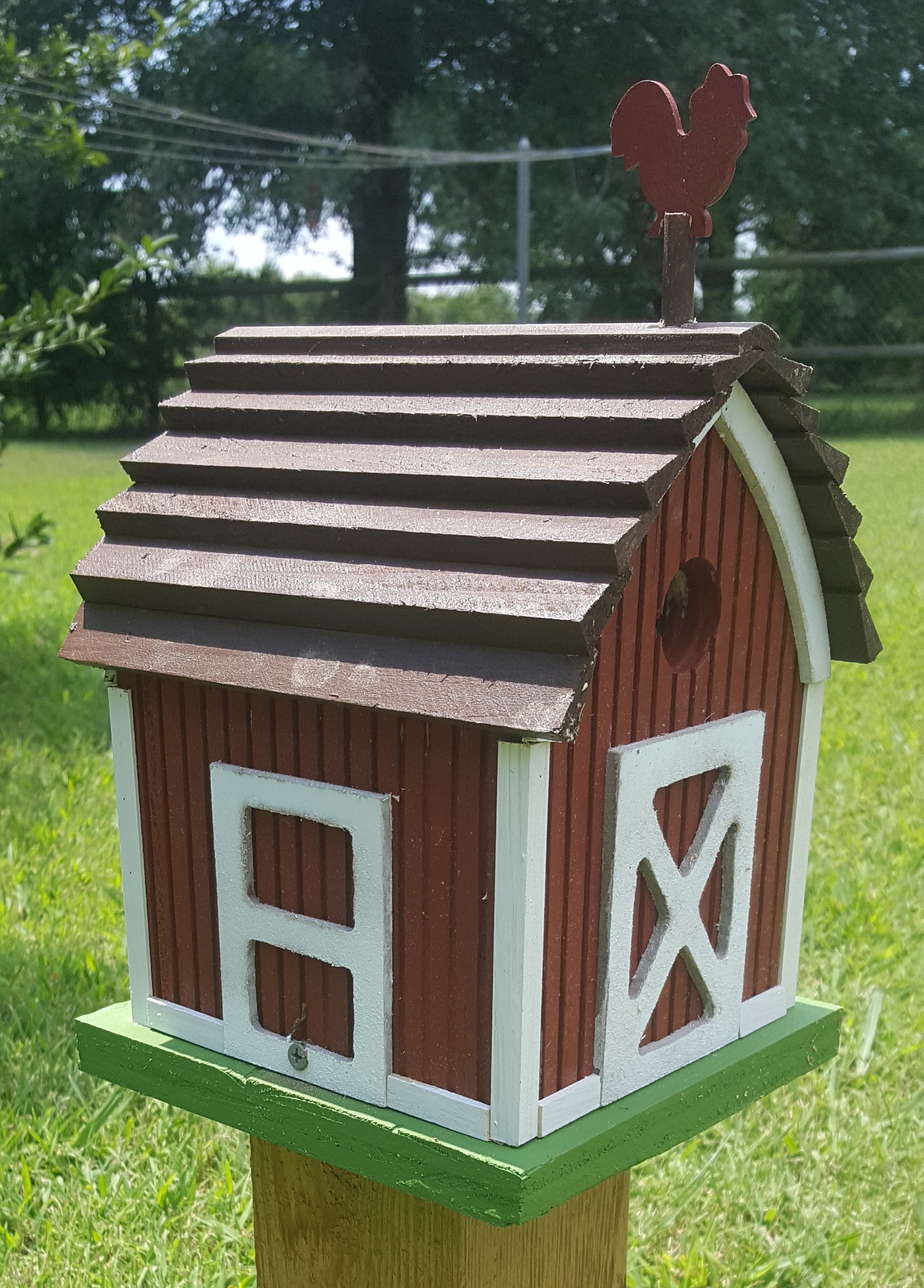 Small Barn Birdhouse